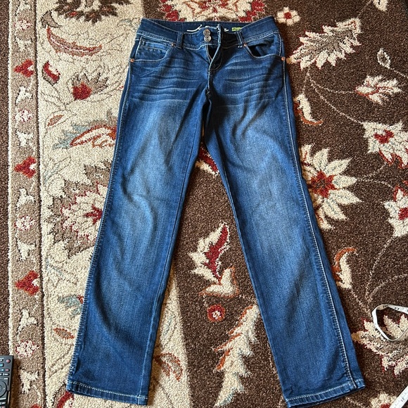 INC INTERNATIONAL CONCEPTS STRAIGHT LEG CURVY FIT- SHORT JEANS - Picture 1 of 6